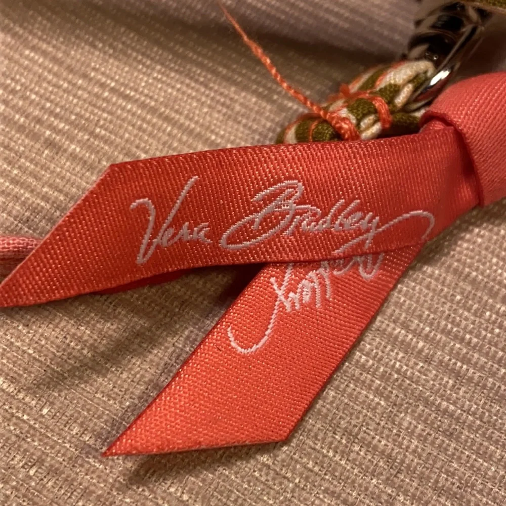 Vera Bradley almost NEW wristlet/wallet - Picture 15 of 15